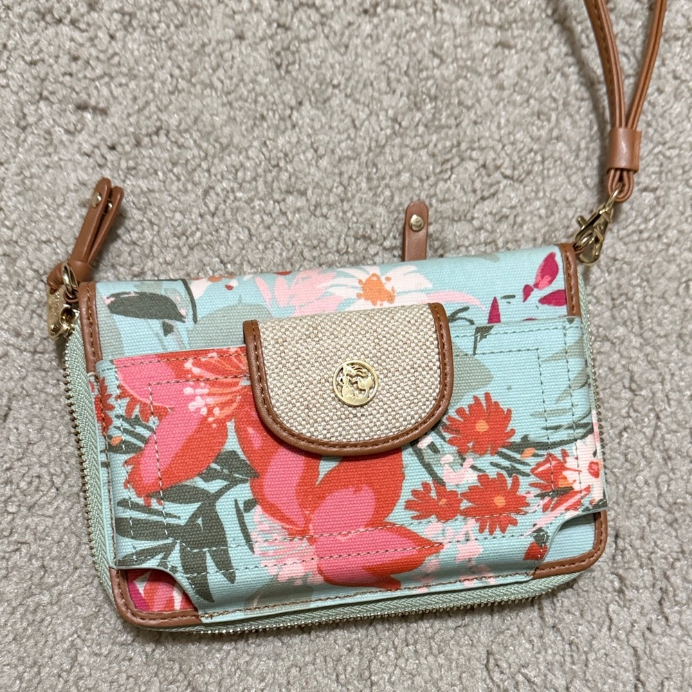 Floral Women's Wristlet Bag. Excellent condition.